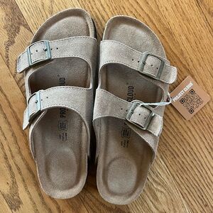 Women’s Tan Sandals (New)